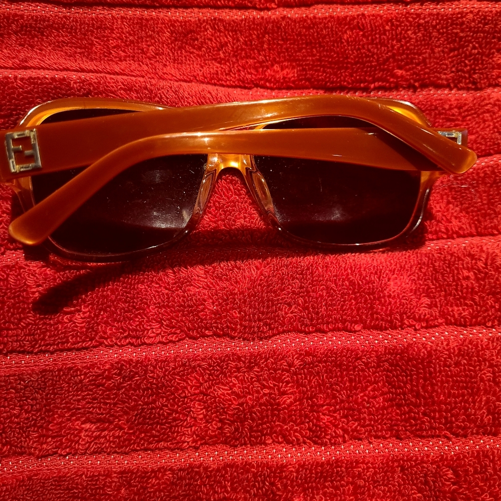 Authentic Fendi red sunglasses - Picture 3 of 5